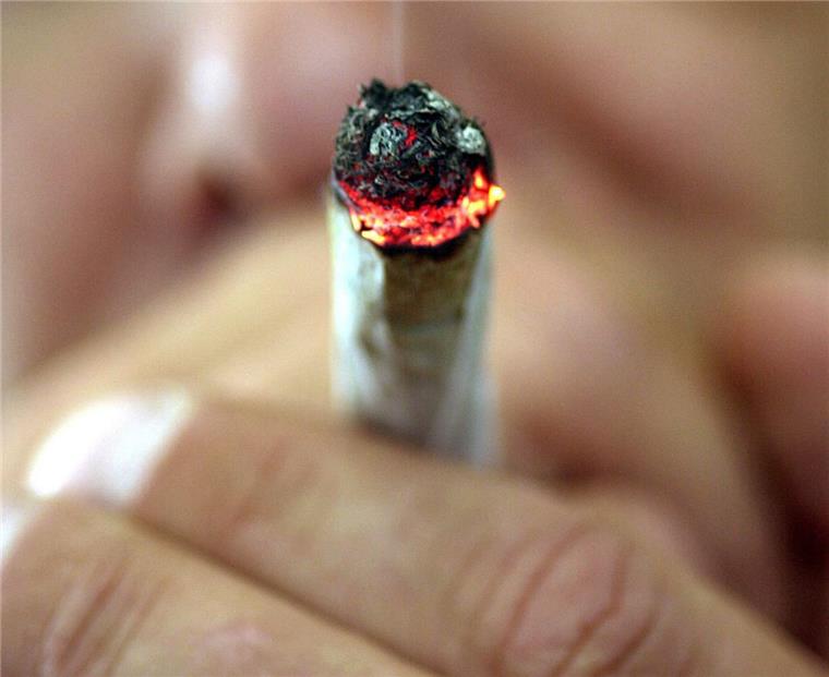 SPD und Grüne fordern mehr Freiheiten für Kiffer im Land Bremen Zwei Jahre ist nichts passiert: Die Bürgerschaftsfraktionen von SPD und Grünen machen Druck: Sie wollen den Konsum von Cannabis entkriminalisieren.
