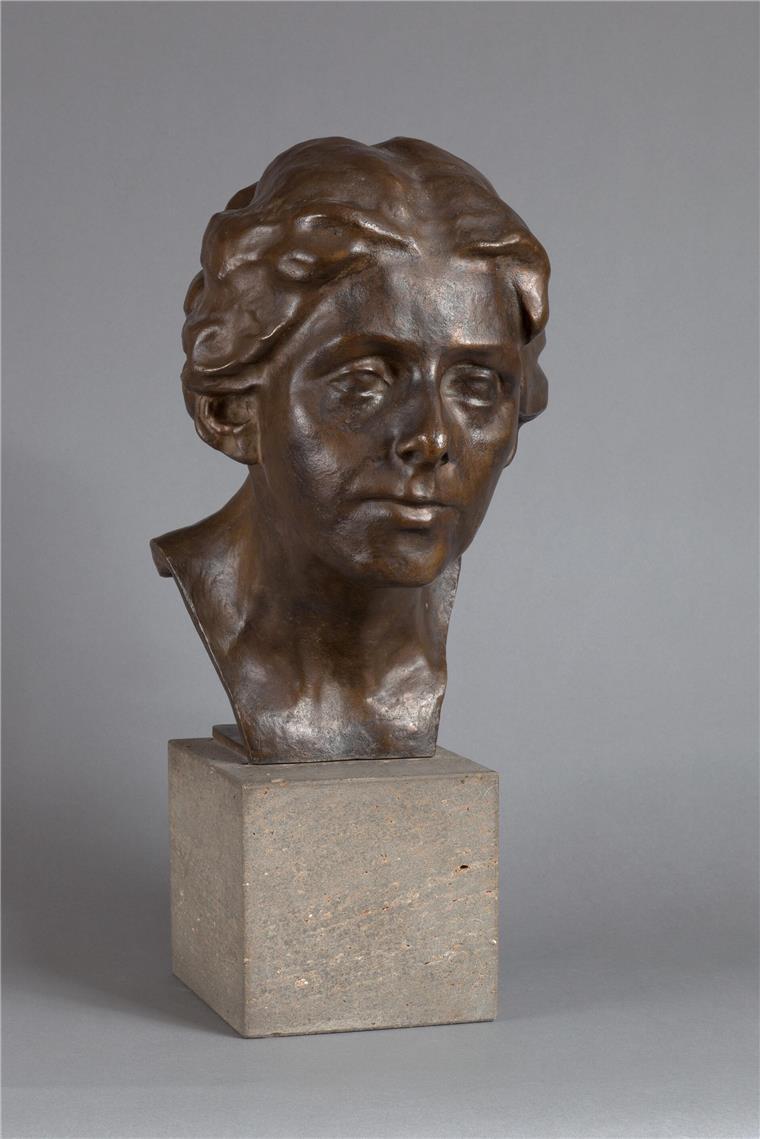 Vier Ausstellungen in Worpswede feiern Malerin Paula Modersohn-Becker Die Büste, die die Bildhauerin Clara Rilke-Westhoff, von ihrer Freundin Paula anfertigte, kündet von der besonderen Beziehung der beiden Frauen.