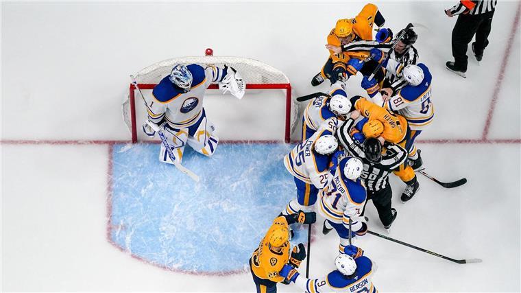 Die Buffalo Sabres mit JJ Peterka unterlagen in einem hitzigen Duell bei den Nashville Predators.