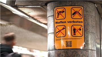 Die Bundespolizei hat ein Waffenverbot an den Hauptbahnhöfen in Hannover und Bremen verlängert. (Archivfoto)