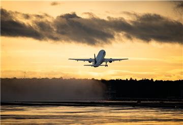 Die Bundesregierung hat die Reisewarnung für Touristen wegen der Corona-Pandemie für mehr als 160 Länder außerhalb der Europäischen Union um zwei Wochen bis zum 14. September 2020 verlängert.