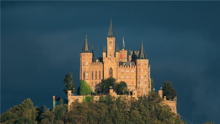 Der Hohenzollern-Deal: Was man wissen muss Die Burg Hohenzollern ist der Stammsitz des Adelsgeschlechts. (Archivbild)