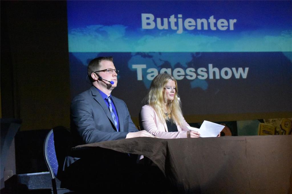 Die Butjenter Tagesshow präsentierte das satirische Tagesgeschehen. 