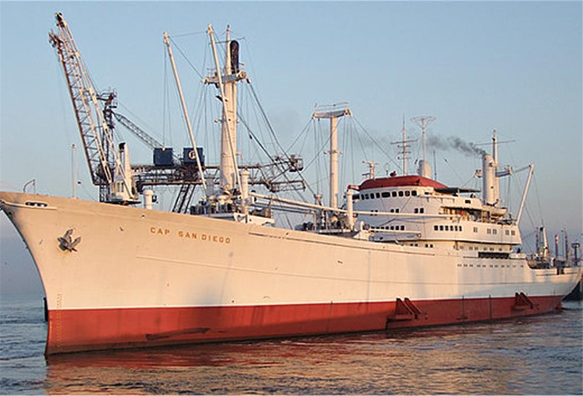 „Cap San Diego“ auf dem Weg nach Bremerhaven Die „Cap San Diego“ wird in Bremerhaven saniert.