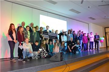 Die Carl-Friedrich-Gauß-Schule Zeven trägt nun den Titel: "Schule ohne Rassismus - Schule mit Courage".