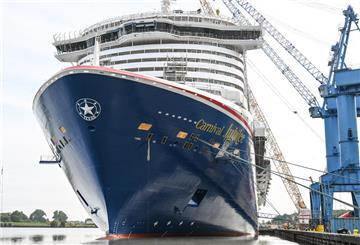 Die „Carnival Jubilee“ soll den Papenburger Werfthafen am Montag verlassen.