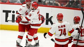 Die Carolina Hurricanes bejubeln den Einzug ins Finale der Eastern Conference.