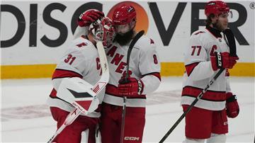 Die Carolina Hurricanes vermeiden den „Sweep“ gegen die Florida Panthers.