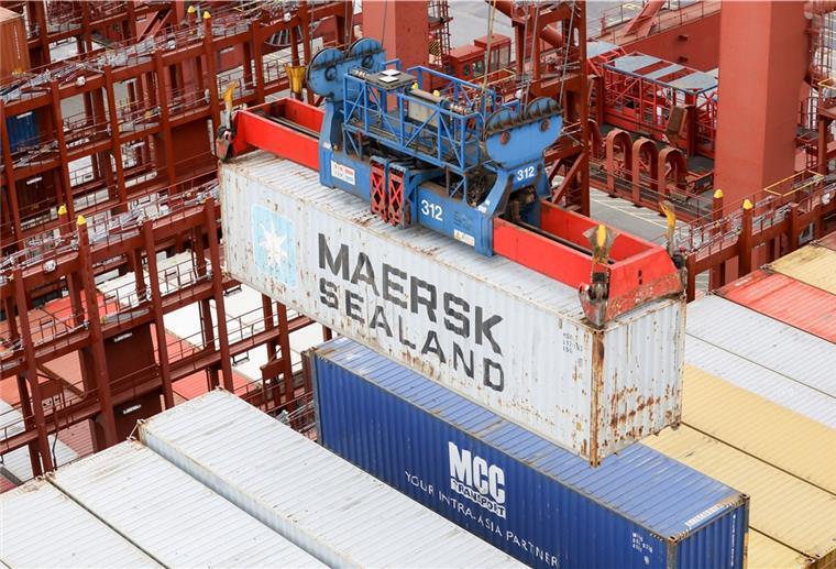 Die Containerriesen Maersk und MSC wegen des Ukraine-Kriegs alle Lieferungen von und nach Russland. Ausgenommen sind humanitäre Güter.