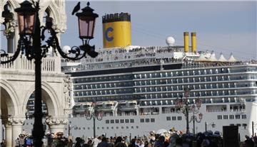 Die "Costa Deliziosa" sorgte in Venedig für eine Schrecksekunde.