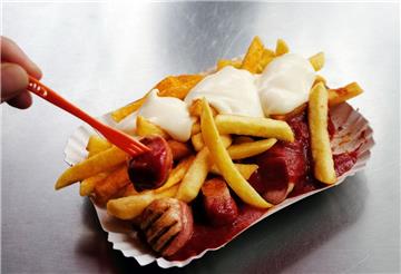 Die Currywurst feiert ihren 70. Geburtstag.