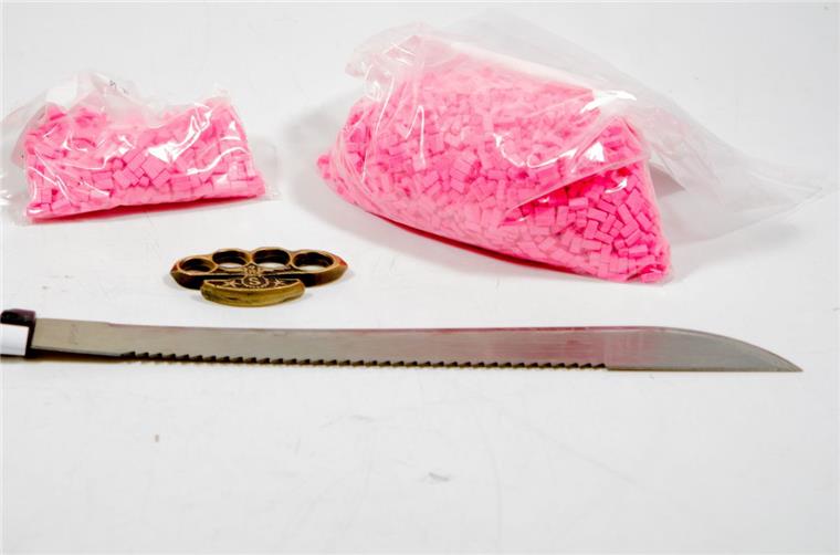 Polizei in Cuxhaven findet jede Menge Ecstasy-Pillen Die Cuxhavener Polizei hat bei einer Hausdurchsuchung Drogen und Waffen gefunden.