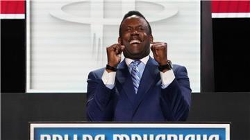 Die Dallas Mavericks haben den ersten Platz in der Draft-Lotterie gewonnen.