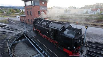 Die Dampflokomotiven der Harzer Schmalspurbahnen sind vor allem bei Touristen beliebt. (Archivbild)