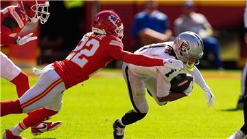 Die Defensive der Kansas City Chiefs (li. Trent McDuffie) ließ keinen einzigen Punkt der Las Vegas Raiders zu.