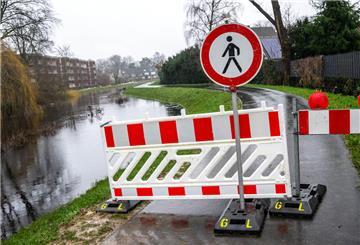 Die aufgeweichten Deiche an der Wörpe sind abgesperrt worden. 