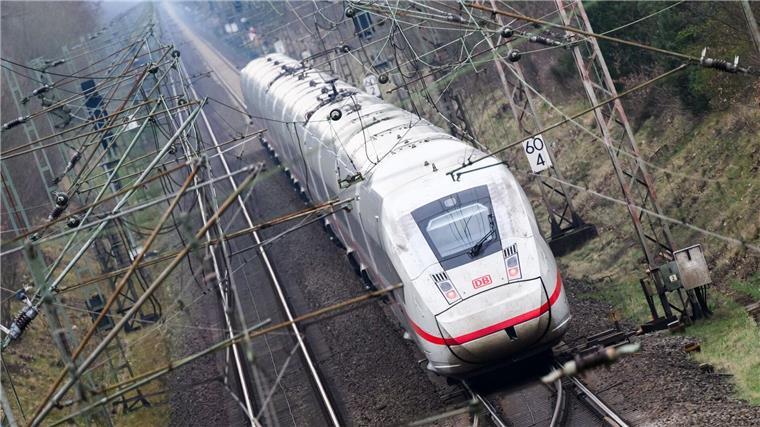 Bahn empört mit Neubauplänen Die Deutsche Bahn setzt neben der Sanierung der Strecke Hamburg - Hannover auf einen Neubau über Bergen im Landkreis Celle. (Archivbild)