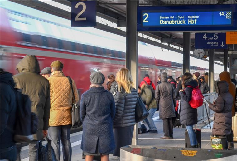 Deutsche Bahn schränkt Regionalverkehr ein Die Deutsche Bahn will ihr Angebot im Regionalverkehr reduzieren - davon dürften auch die RE-Verbindungen von Bremerhaven nach Bremen betroffen sein.