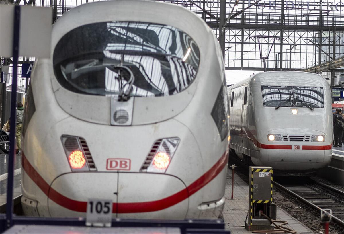 Bahnfahren wird in Deutschland wieder teurer - Flexpreise und Bahncard betroffen Die Deutsche Bahn wird die Preise im Fernverkehr erhöhen.