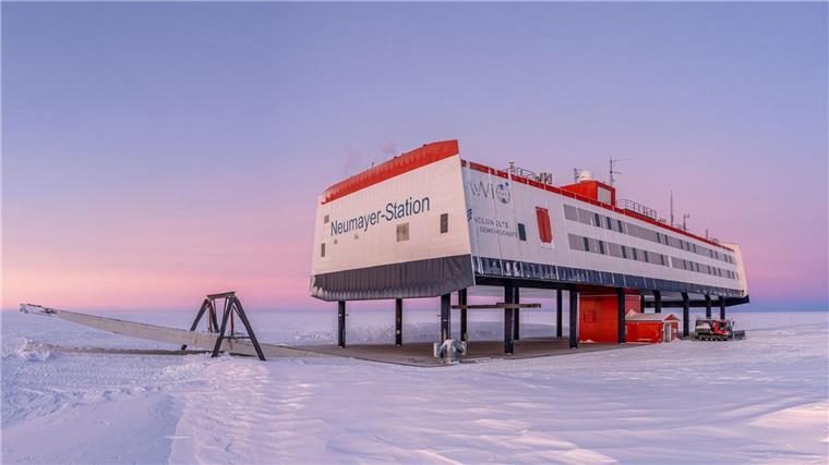 In der Antarktis kommt keine echte Weihnachtsstimmung auf Die deutsche Forschungsstation Neumayer-Station III in der Antarktis ist auch über Weihnachten besetzt. (Archivbild)