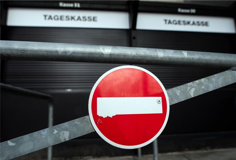 Die Deutsche Fußball Liga hat den Spielbetrieb in der Bundesliga und der 2. Liga wegen der Coronavirus-Pandemie vorerst eingestellt.