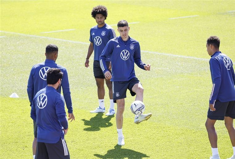 Die deutsche Fußball-Nationalmannschaft geht motiviert in die Nations League. Dazu macht das personelle Angebot Bundestrainer Hansi Flick "happy".