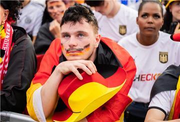 Die deutsche Fußball-Nationalmannschaft ist bei der Heim-Europameisterschaft im Viertelfinale ausgeschieden.