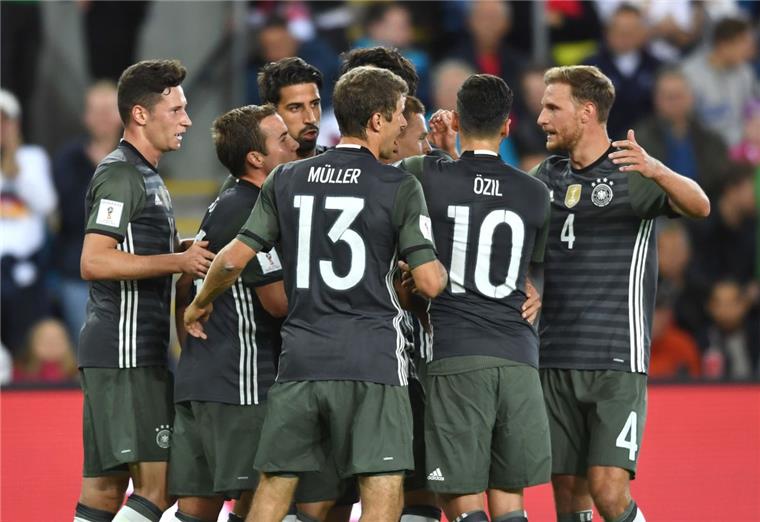 Die deutsche Fußball-Nationalmannschaft ist in Norwegen erfolgreich in die Qualifikation für die WM 2018 gestartet.  Foto Gambarini/dpa
