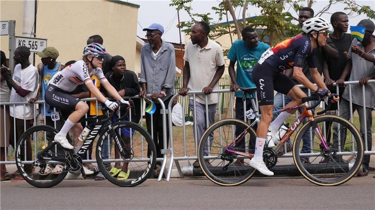 Die deutsche Radsportlerin Antonio Niedermaier beim Straßenrennen während der WM in Kigali. 
