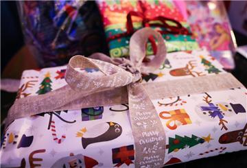 Die Deutschen greifen 2024 tief in die Tasche für Weihnachtsgeschenke.