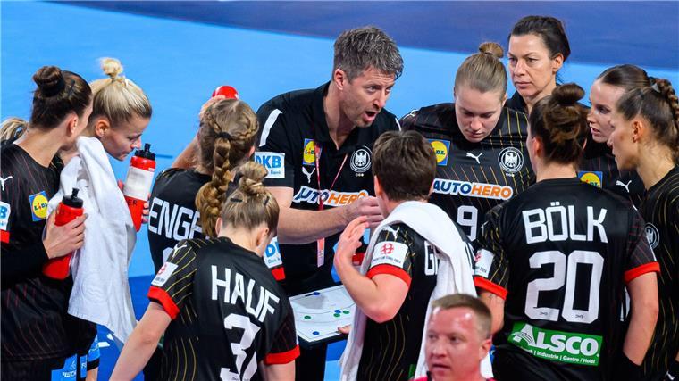 Handball-Frauen starten mit Sieg in EM-Hauptrunde Die deutschen Handballerinnen sind mit einem Sieg gegen die Schweiz in die EM-Hauptrunde gestartet.
