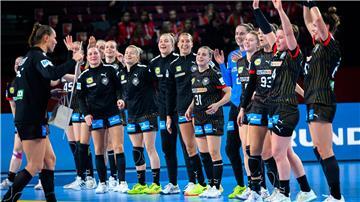 Die deutschen Handballerinnen wollen bei der EM auch gegen Titelanwärter Dänemark jubeln. 