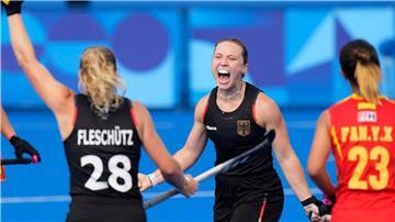 Die deutschen Hockey-Frauen bejubeln den Einzug in das Viertelfinale.