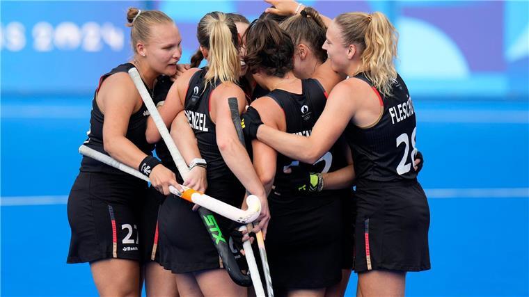 Die deutschen Hockey-Frauen bejubeln den Einzug in das Viertelfinale.