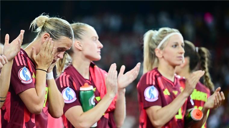 Sieben Tage Zeit sich aufzuraffen Die deutschen Nationalspielerinnen waren nach dem EM-Spiel gegen Schweden ziemlich enttäuscht.