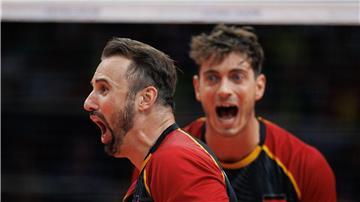 Die deutschen Volleyballer um Georg Grozer (l) sind erstmals seit zwölf Jahren wieder bei Sommerspielen dabei.