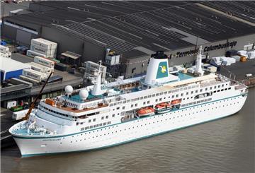 Das Kreuzfahrtschiff "Deutschland"  liegt in Bremerhaven.
