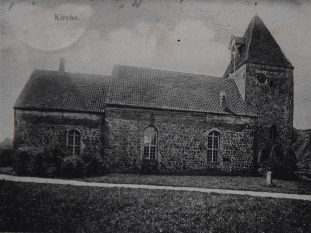Die dionysiuskirche am Jedutenberg  um 1906.  Foto: Sammlung Heuwinkel