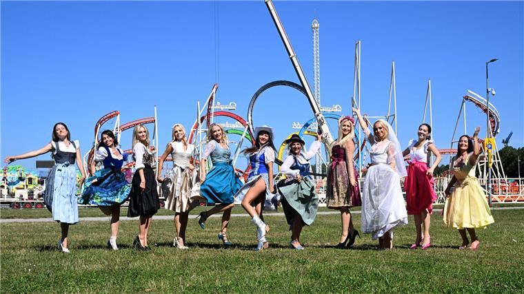 Die Dirndl-Trends 2024: Samtig und farbenfroh Die Dirndl-Trends 2024: farbenfroh und samtig (Foto Produktion).