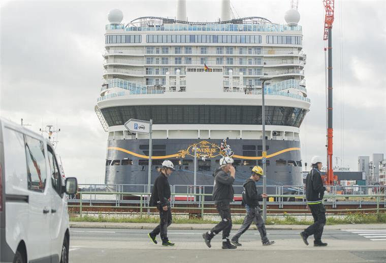  Disney Adventure an der Lloyd Werft 