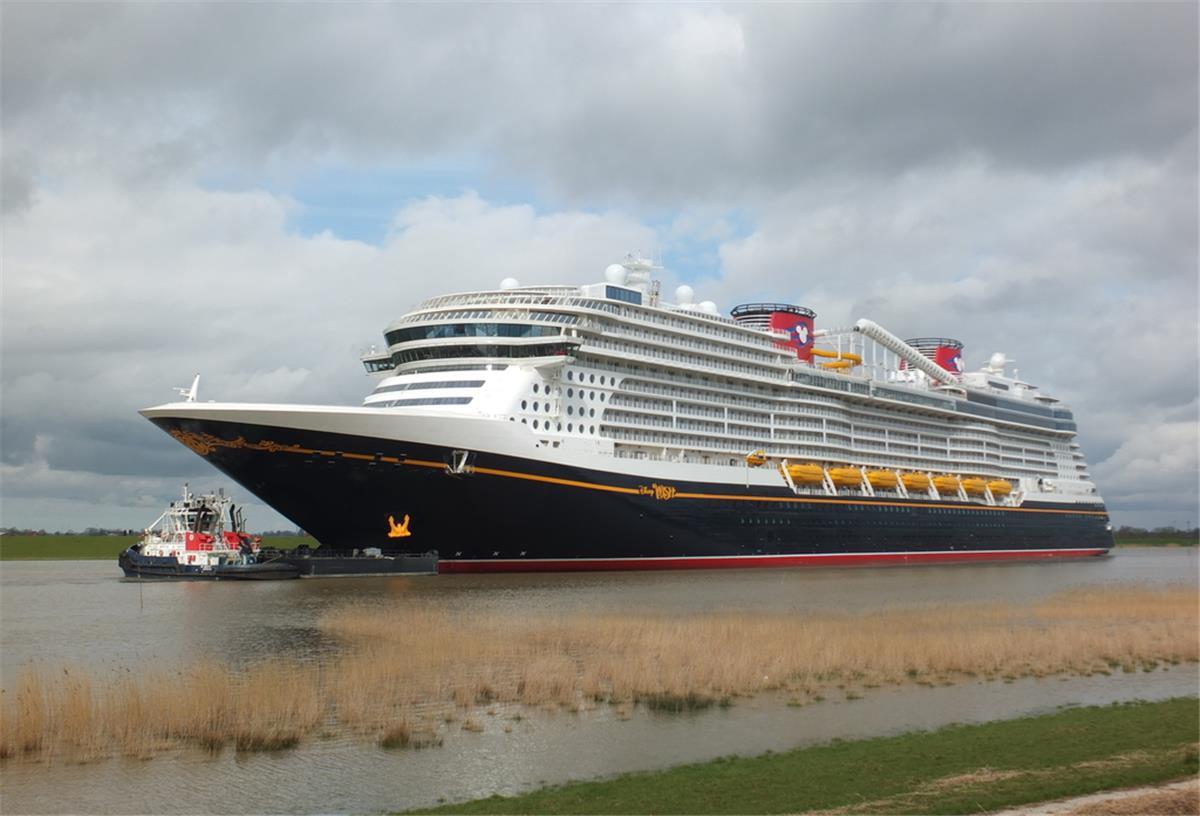 Die „Disney Wish“ kommt zur Übergabe nach Bremerhaven.
