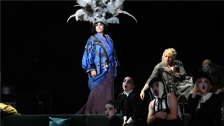 Turandot-Premiere am Stadttheater Bremerhaven: Wo die Zombies Charleston tanzen