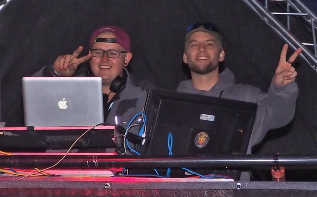 Die DJs hatten das richtige Händchen bei der Musikauswahl.  &quot;Die Heide bren...