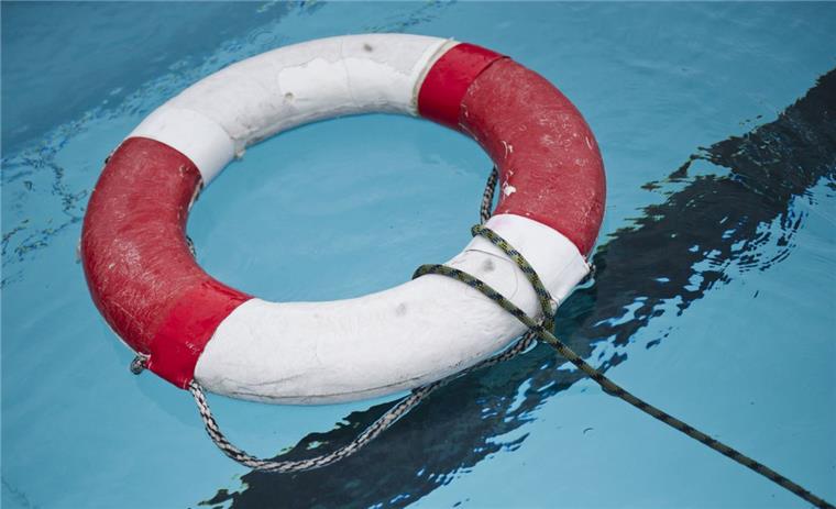 DLRG sieht Schwimmunterricht in Gefahr Die DLRG warnt davor, immer mehr Schwimmbäder zu schließen.