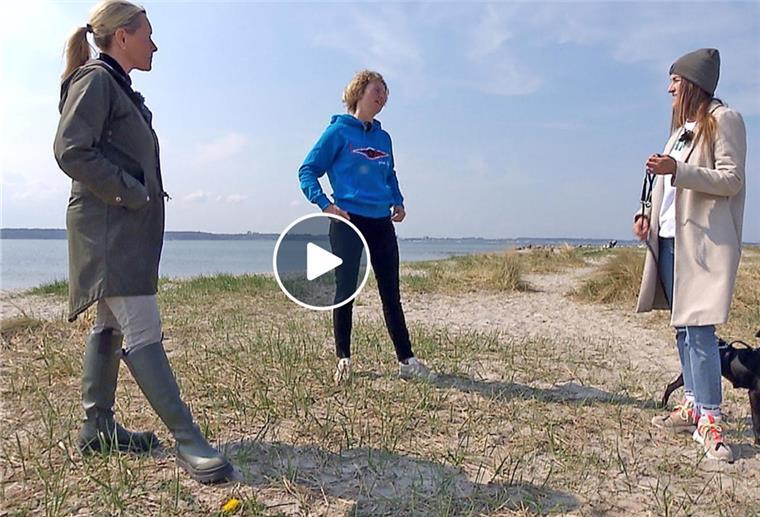 Die Doku-Serie "Ohne Filter" portraitiert immer drei Menschen aus einem Ort, am Schluss gibt es stets ein Zusammentreffen. Hier eine Szene aus der Folge aus Kiel-Laboe vom Mai 2021.