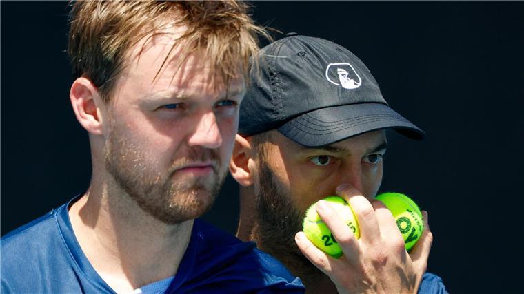 Die Doppelspieler Kevin Krawietz (l) und Tim Pütz erreichen das Viertelfinale bei den Australian Open