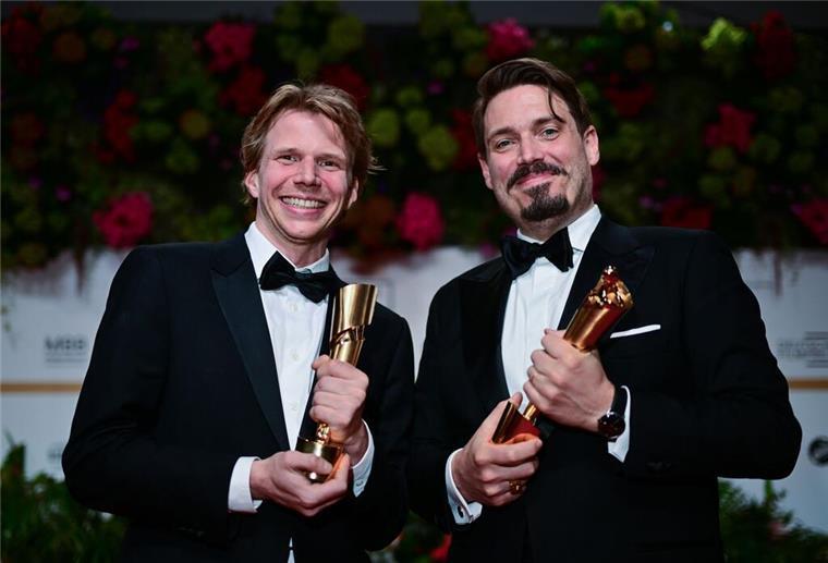 „September 5“ gewinnt Deutschen Filmpreis in Gold Die Drehbuchautoren Tim Fehlbaum (l) und Moritz Binder haben beim Deutschen Filmpreis abgeräumt.