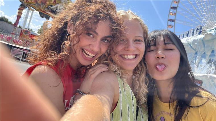 Sommer, Sonne, Sex und mehr: Kultfilm „Mädchen Mädchen“ neu verfilmt