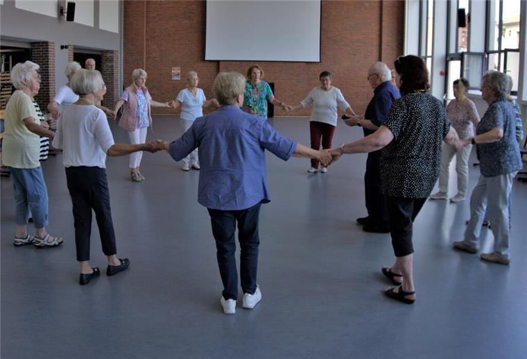 Die DRK-Tanzgruppe trifft sich jede Woche in der Feldhofhalle in Beverstedt.
