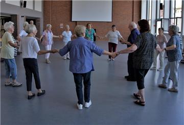 Die DRK-Tanzgruppe trifft sich jede Woche in der Feldhofhalle in Beverstedt.